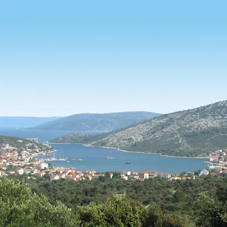 Apartment Sea-view With Pool, Terrace, And Outdoor Lounge In Scenic Ciovo Island